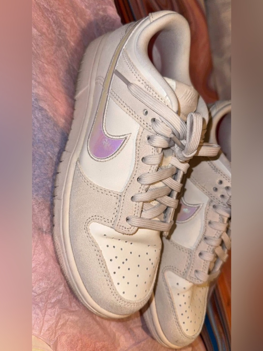 Nike Men’s Cream Low-Top Sneakers with Iridescent Pink Swoosh